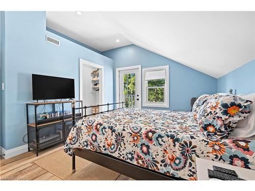 189 Davy Street, Bath, ON - Indoor Photo Showing Bedroom