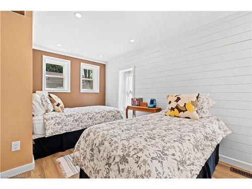 189 Davy Street, Bath, ON - Indoor Photo Showing Bedroom