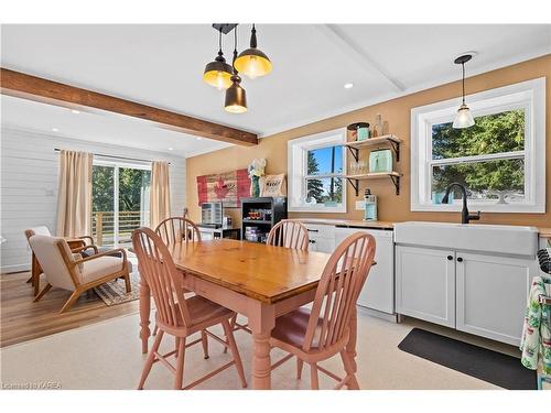 189 Davy Street, Bath, ON - Indoor Photo Showing Dining Room