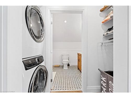 189 Davy Street, Bath, ON - Indoor Photo Showing Laundry Room