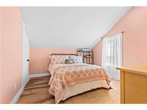 189 Davy Street, Bath, ON - Indoor Photo Showing Bedroom