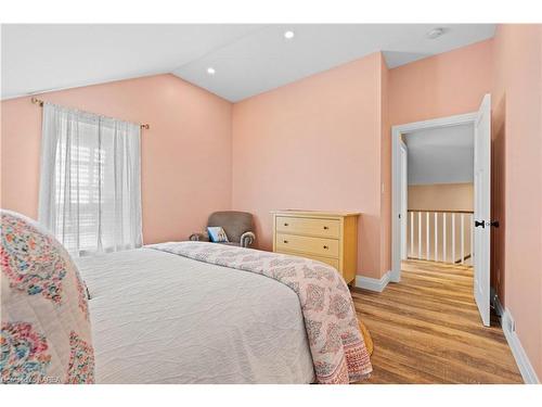 189 Davy Street, Bath, ON - Indoor Photo Showing Bedroom