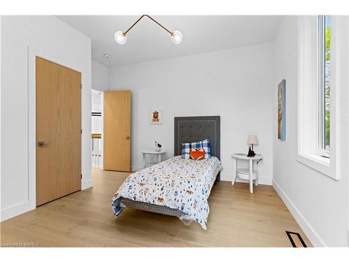 330 Nicholson Pt Road, Bath, ON - Indoor Photo Showing Bedroom