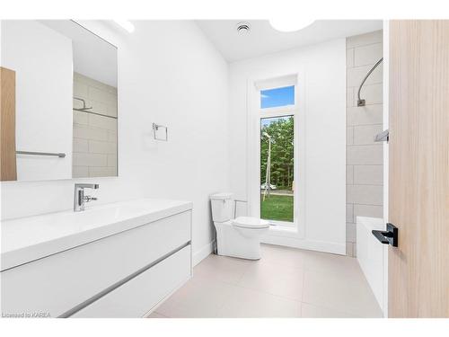 326 Nicholson Pt Road, Bath, ON - Indoor Photo Showing Bathroom