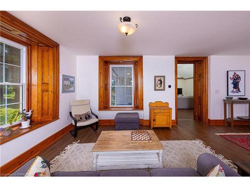 100 Dixie Road, Athens, ON - Indoor Photo Showing Living Room