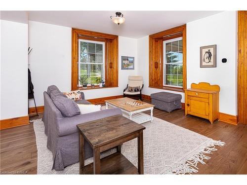 100 Dixie Road, Athens, ON - Indoor Photo Showing Living Room