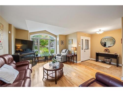 180 Garfield Street, Gananoque, ON - Indoor Photo Showing Living Room