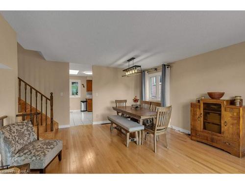 908 Mona Drive, Kingston, ON - Indoor Photo Showing Living Room