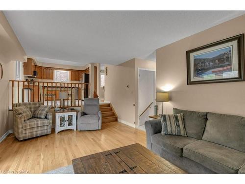 908 Mona Drive, Kingston, ON - Indoor Photo Showing Living Room