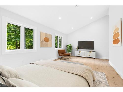 17 Riverside Drive, Kingston, ON - Indoor Photo Showing Bedroom