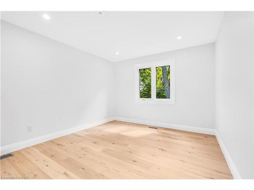 17 Riverside Drive, Kingston, ON - Indoor Photo Showing Other Room