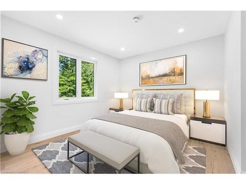 17 Riverside Drive, Kingston, ON - Indoor Photo Showing Bedroom