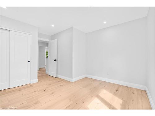 17 Riverside Drive, Kingston, ON - Indoor Photo Showing Other Room