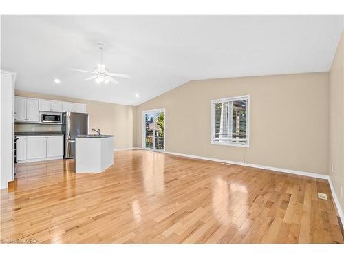 932 Ringstead Street, Kingston, ON - Indoor Photo Showing Kitchen