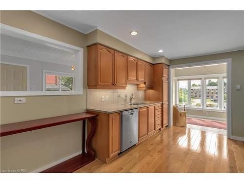 370 Stone Street, Gananoque, ON - Indoor Photo Showing Kitchen