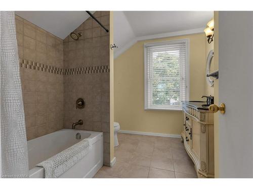 370 Stone Street, Gananoque, ON - Indoor Photo Showing Bathroom