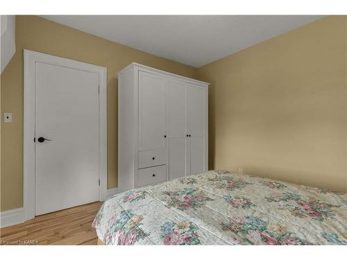 370 Stone Street, Gananoque, ON - Indoor Photo Showing Bedroom