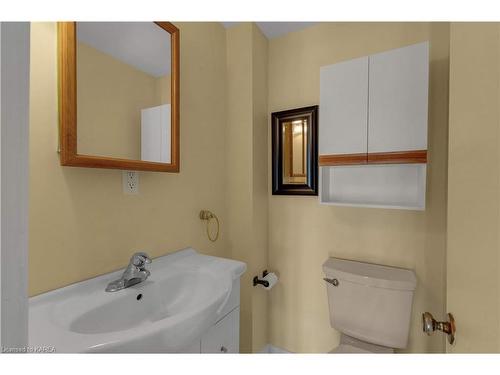 370 Stone Street, Gananoque, ON - Indoor Photo Showing Bathroom