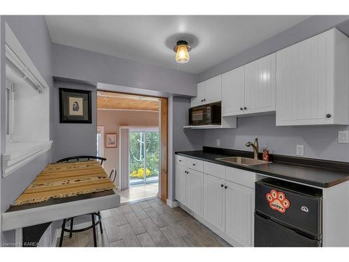 370 Stone Street, Gananoque, ON - Indoor Photo Showing Kitchen