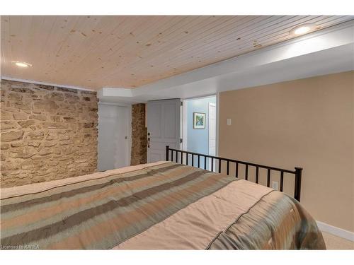 370 Stone Street, Gananoque, ON - Indoor Photo Showing Bedroom