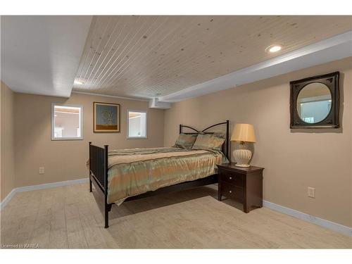 370 Stone Street, Gananoque, ON - Indoor Photo Showing Bedroom