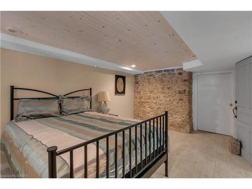 370 Stone Street, Gananoque, ON - Indoor Photo Showing Bedroom