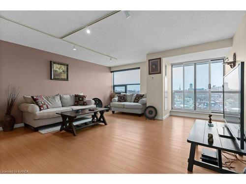 1102-165 Ontario Street, Kingston, ON - Indoor Photo Showing Living Room