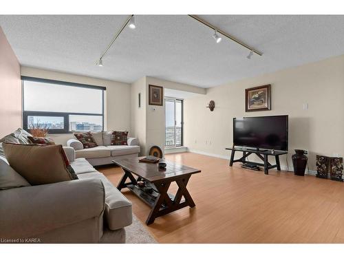 1102-165 Ontario Street, Kingston, ON - Indoor Photo Showing Living Room