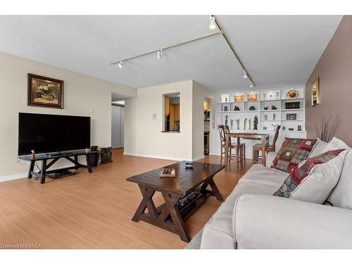 1102-165 Ontario Street, Kingston, ON - Indoor Photo Showing Living Room