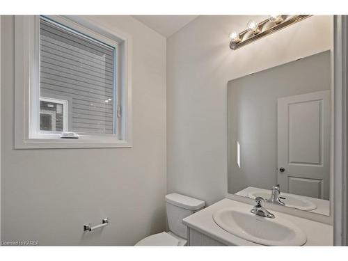 115 Gildersleeve Boulevard, Bath, ON - Indoor Photo Showing Bathroom