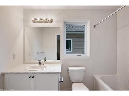 115 Gildersleeve Boulevard, Bath, ON - Indoor Photo Showing Bathroom