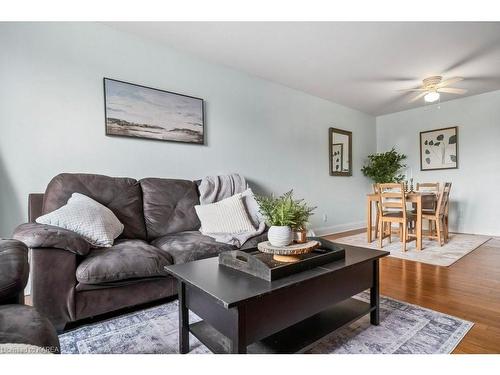 410-17 Eldon Hall Place, Kingston, ON - Indoor Photo Showing Living Room