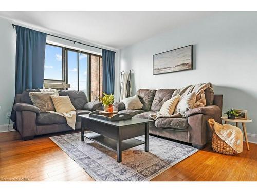 410-17 Eldon Hall Place, Kingston, ON - Indoor Photo Showing Living Room