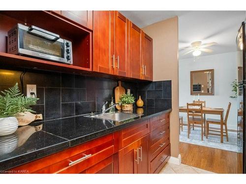 410-17 Eldon Hall Place, Kingston, ON - Indoor Photo Showing Kitchen