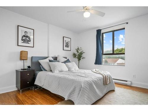 410-17 Eldon Hall Place, Kingston, ON - Indoor Photo Showing Bedroom