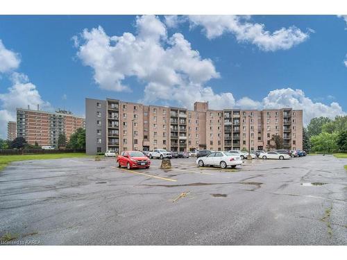 410-17 Eldon Hall Place, Kingston, ON - Outdoor