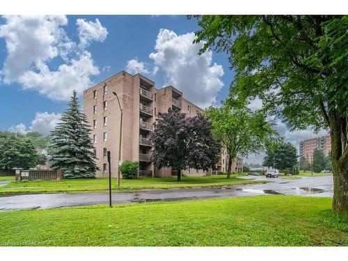 410-17 Eldon Hall Place, Kingston, ON - Outdoor