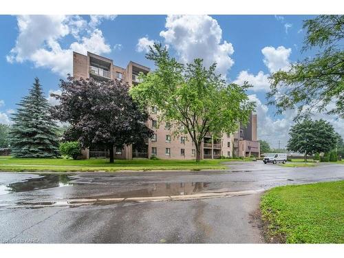 410-17 Eldon Hall Place, Kingston, ON - Outdoor