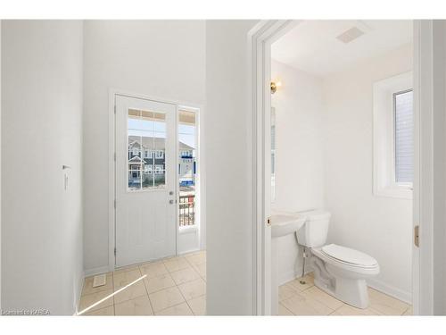 128 Gildersleeve Boulevard, Bath, ON - Indoor Photo Showing Bathroom