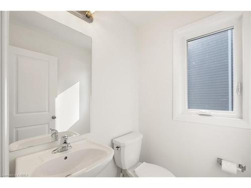 128 Gildersleeve Boulevard, Bath, ON - Indoor Photo Showing Bathroom