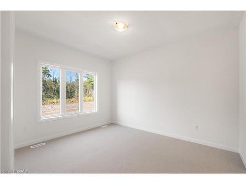 128 Gildersleeve Boulevard, Bath, ON - Indoor Photo Showing Other Room