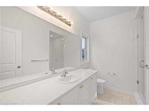 128 Gildersleeve Boulevard, Bath, ON - Indoor Photo Showing Bathroom