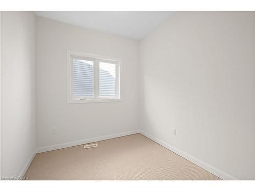 128 Gildersleeve Boulevard, Bath, ON - Indoor Photo Showing Other Room