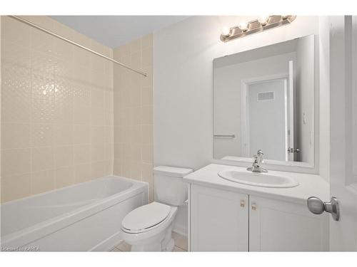 128 Gildersleeve Boulevard, Bath, ON - Indoor Photo Showing Bathroom