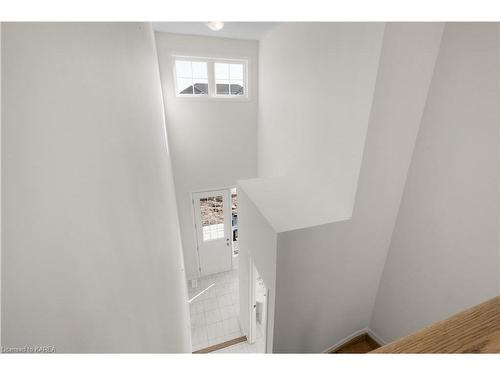 128 Gildersleeve Boulevard, Bath, ON - Indoor Photo Showing Other Room