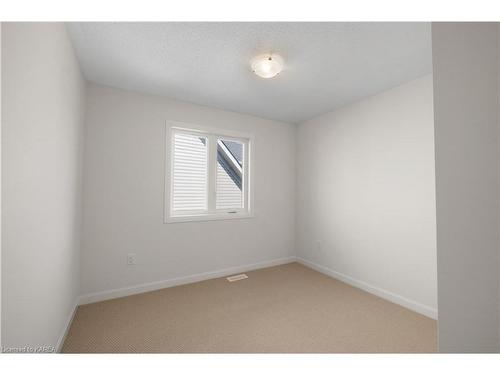 128 Gildersleeve Boulevard, Bath, ON - Indoor Photo Showing Other Room