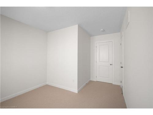 128 Gildersleeve Boulevard, Bath, ON - Indoor Photo Showing Other Room