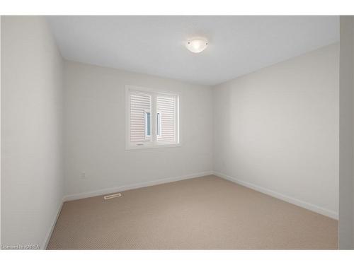 128 Gildersleeve Boulevard, Bath, ON - Indoor Photo Showing Other Room