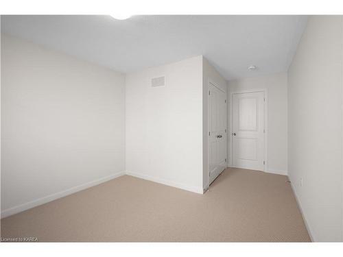 128 Gildersleeve Boulevard, Bath, ON - Indoor Photo Showing Other Room