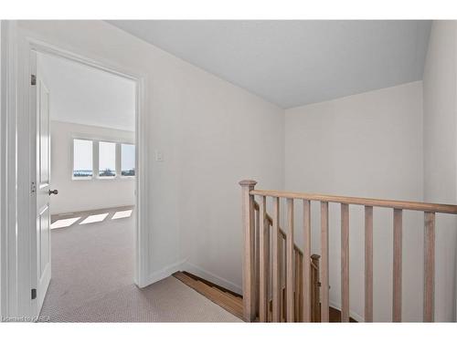 119 Gildersleeve Boulevard, Bath, ON - Indoor Photo Showing Other Room